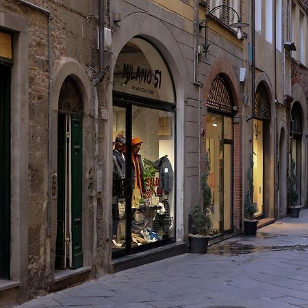 Bed and Breakfast A Palazzo Busdraghi Residenza D'Epoca Lucca Exterior foto