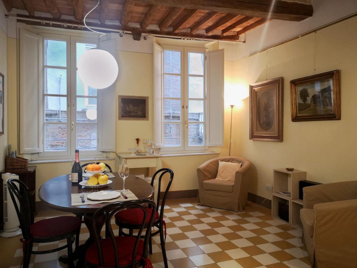Bed and Breakfast A Palazzo Busdraghi Residenza D'Epoca Lucca Exterior foto