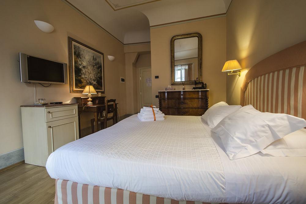 Bed and Breakfast A Palazzo Busdraghi Residenza D'Epoca Lucca Exterior foto
