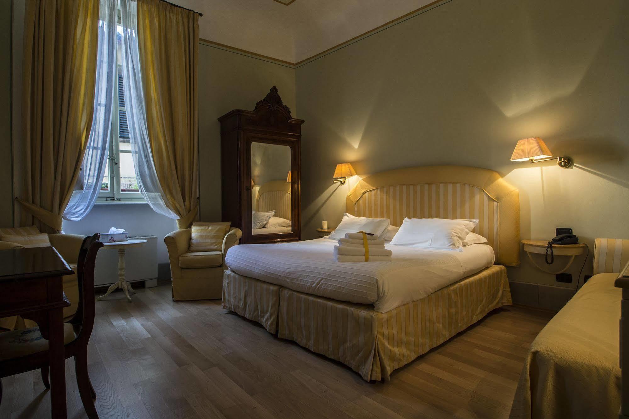Bed and Breakfast A Palazzo Busdraghi Residenza D'Epoca Lucca Exterior foto
