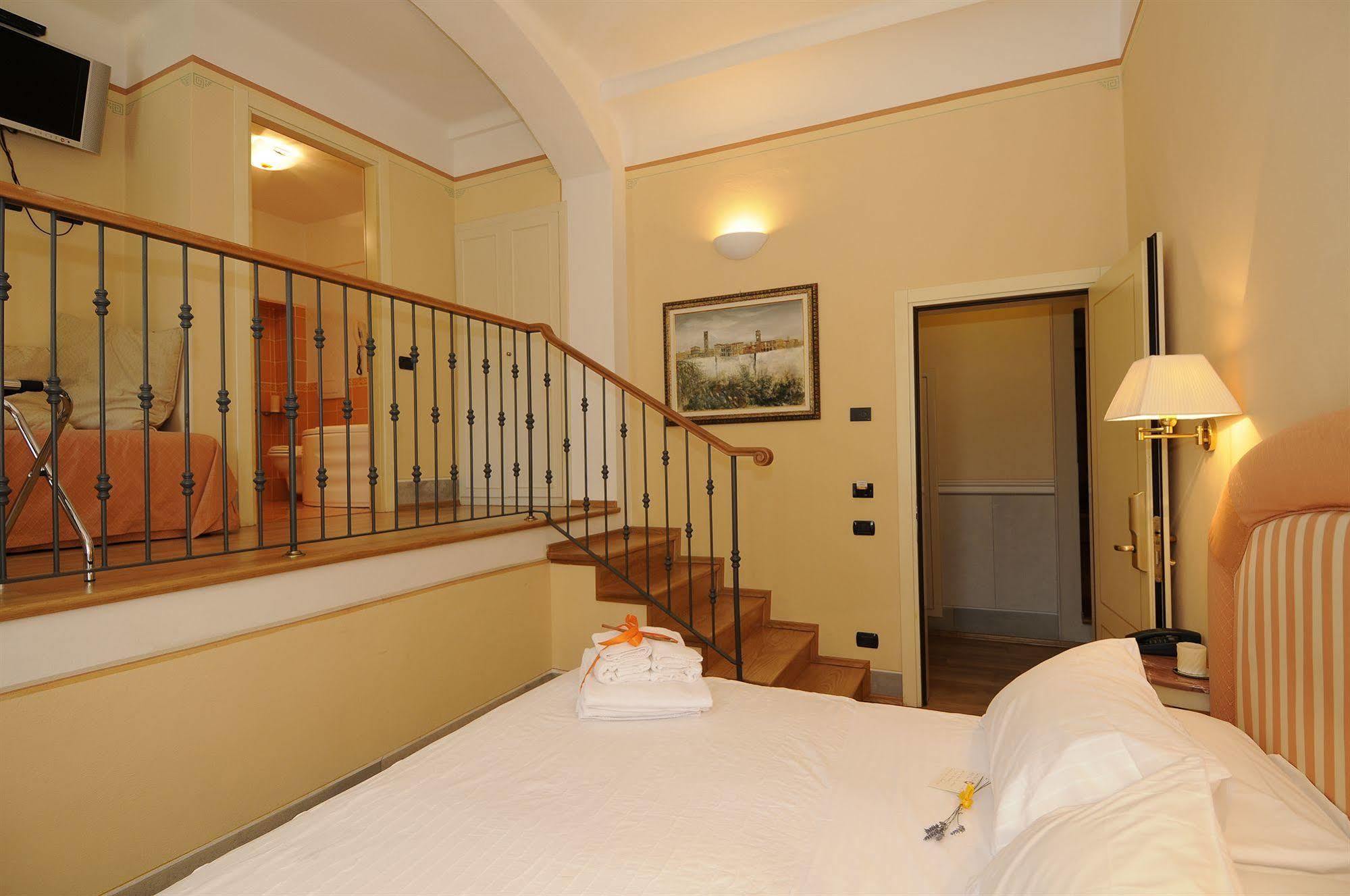 Bed and Breakfast A Palazzo Busdraghi Residenza D'Epoca Lucca Exterior foto