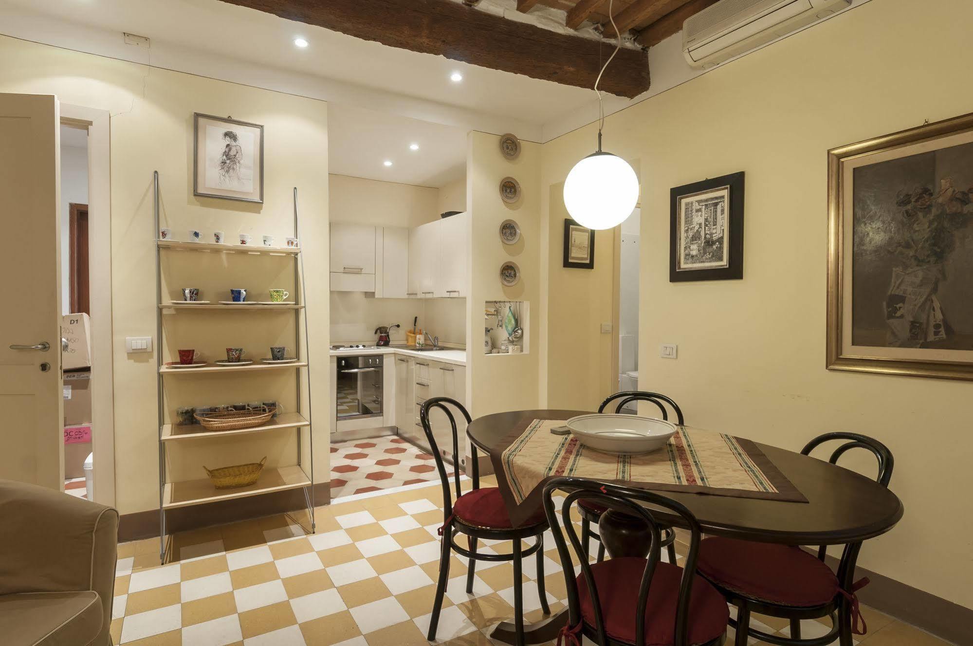Bed and Breakfast A Palazzo Busdraghi Residenza D'Epoca Lucca Exterior foto