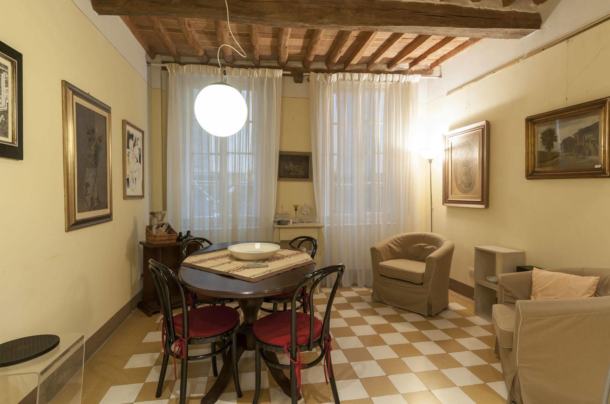 Bed and Breakfast A Palazzo Busdraghi Residenza D'Epoca Lucca Exterior foto