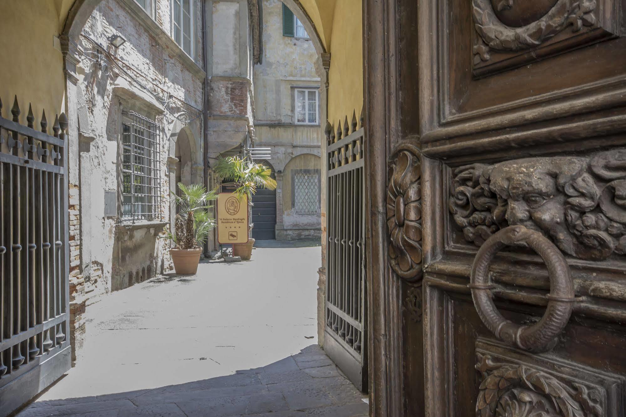 Bed and Breakfast A Palazzo Busdraghi Residenza D'Epoca Lucca Exterior foto